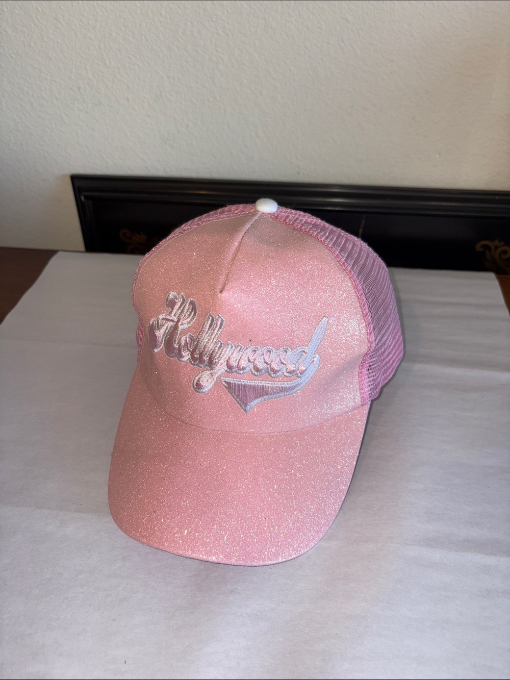 ‘Hollywood’ pink glitter trucker hat ✨